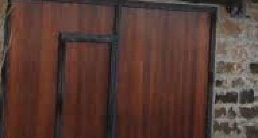 Port&oacute;n de madera cay&oacute; sobre un beb&eacute; de un a&ntilde;o