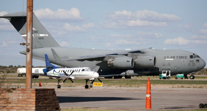 Video y fotos: dos "gigantes" de EEUU aterrizaron en Mendoza