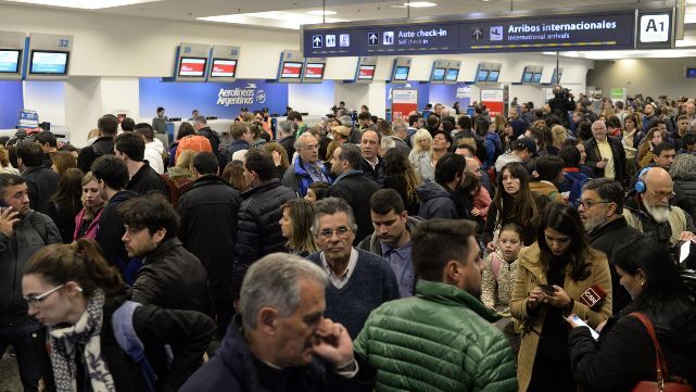 Aerol&iacute;neas cancel&oacute; todos sus vuelos y afectar&aacute; a 40 mil personas