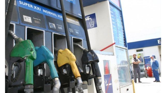 Gobierno presiona para que bajen las naftas