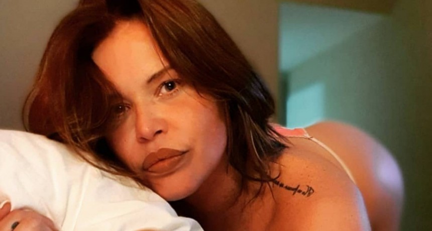 Nazarena Vélez compartió una foto súper hot frente al espejo