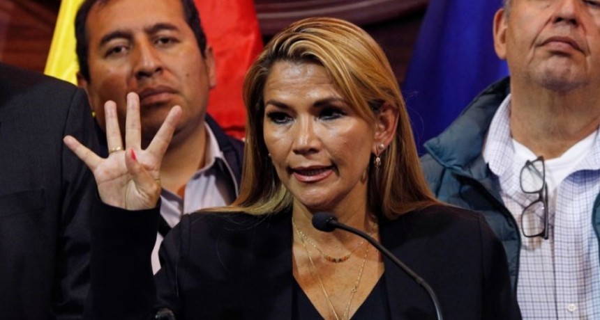 Jeanine Áñez se autoproclamó presidenta interina de Bolivia