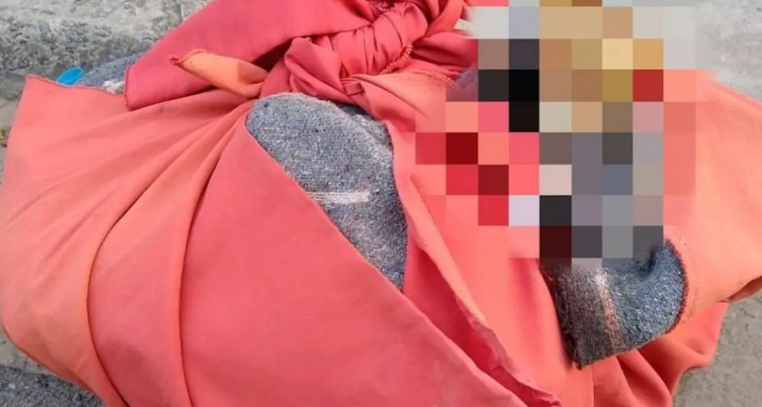 Qué reveló la autopsia de la mujer asesinada a puñaladas y arrojada a la calle envuelta en sábanas