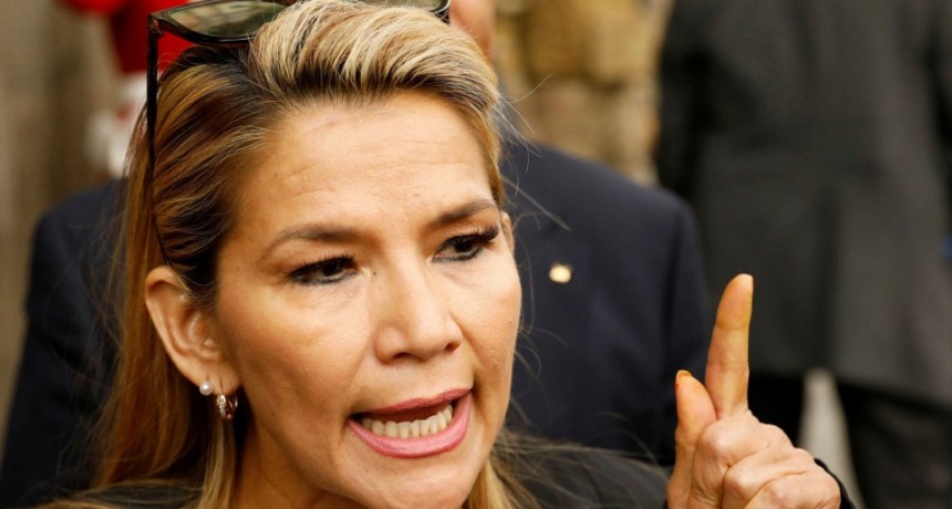 Bolivia: Áñez abre el diálogo con el partido de Evo Morales y crece la tensión en las calles