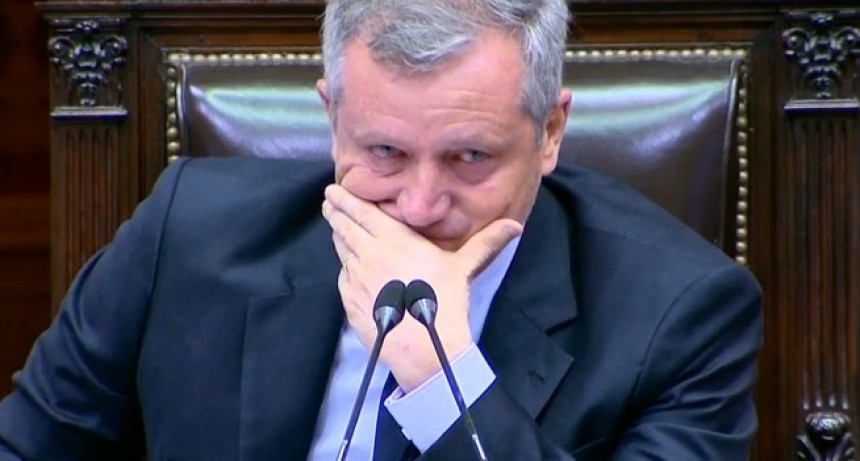 Monzó se emocionó por el homenaje que le realizaron los diputados en la última sesión