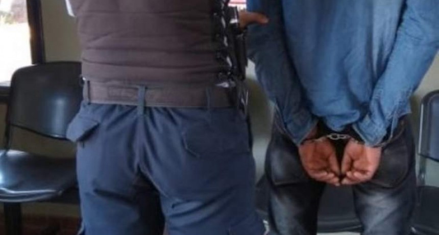 Discutió con su pareja, encerró a sus hijos y quiso prenderles fuego