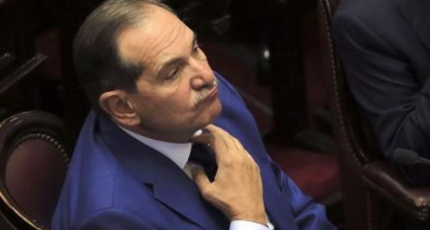 Alperovich pidió licencia en su banca de senador