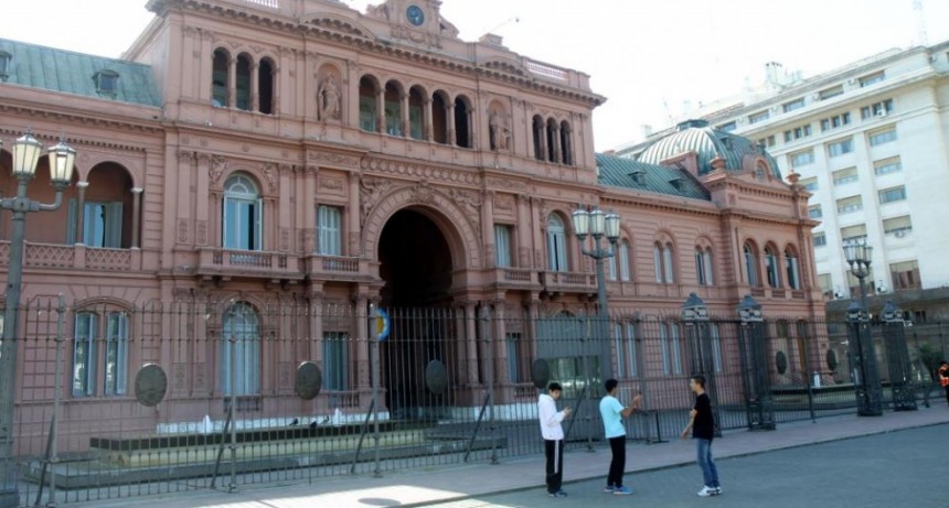 Decreto de la Nación da estabilidad laboral por 5 años a funcionarios y prevé altas indemnizaciones