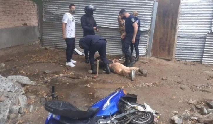 Vecinos reducen a pareja de motochorros en la zona norte