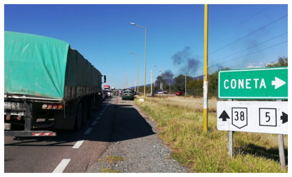 Ruta 38: vecinos de Coneta realizan un piquete por la falta de agua