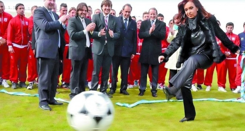 Una investigación destapó el multimillonario negociado escondido en Fútbol para Todos