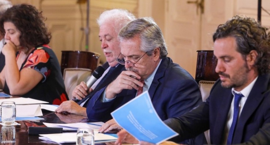 El Gobierno reiteró que la vacuna contra el coronavirus será obligatoria aunque suene “un poco agresivo o violento”