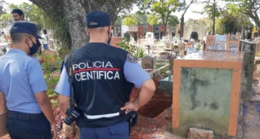 Misiones: Fue a dejarle flores a su bebé muerto y descubrió que se habían robado los restos