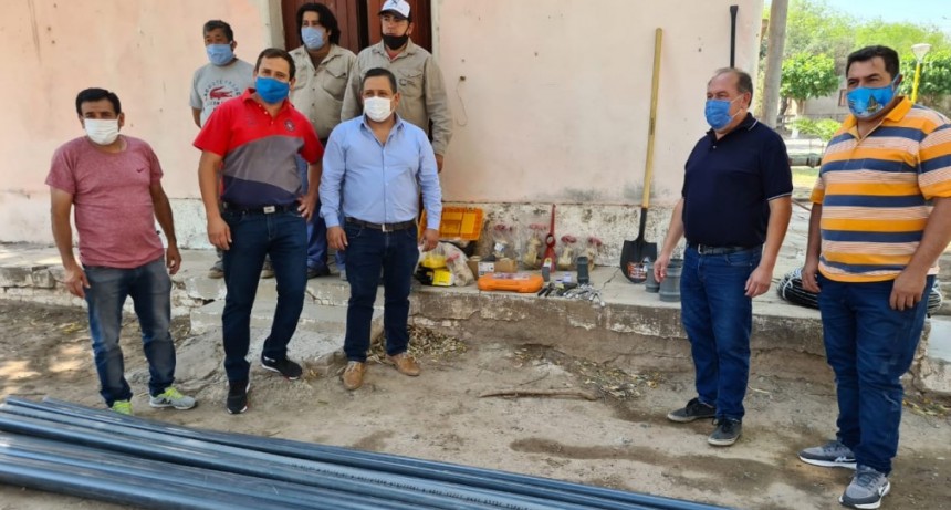 Entregaron materiales y elementos de trabajo a empleados de Agua en Capayán 