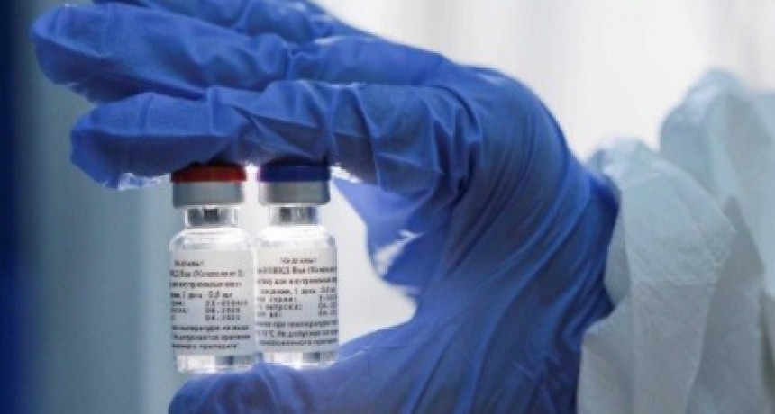 El Gobierno no descarta fabricar la vacuna rusa contra el coronavirus en el país