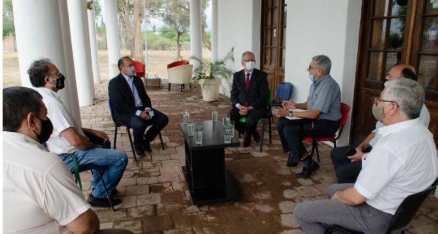 Gobierno se reunió con representantes de colegios de gestión privada