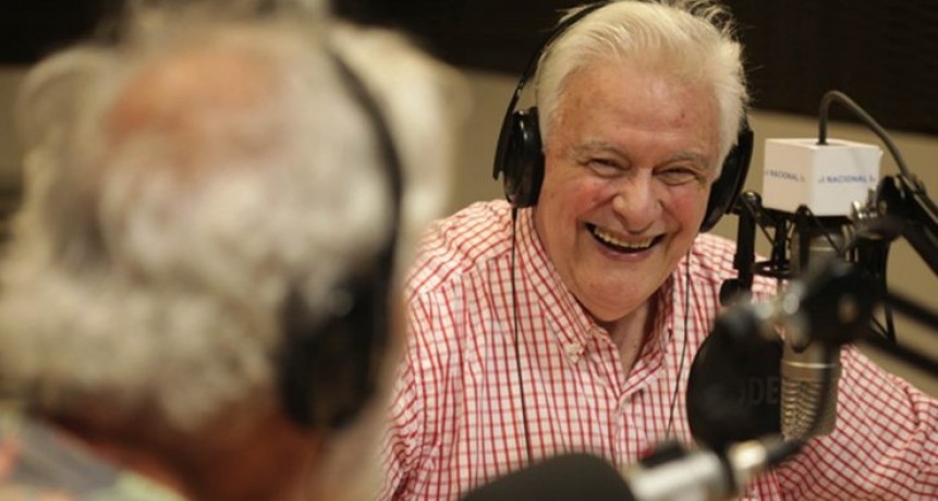A los 82 años, Héctor Larrea le dice adiós a la radio y se retira tras seis décadas de carrera