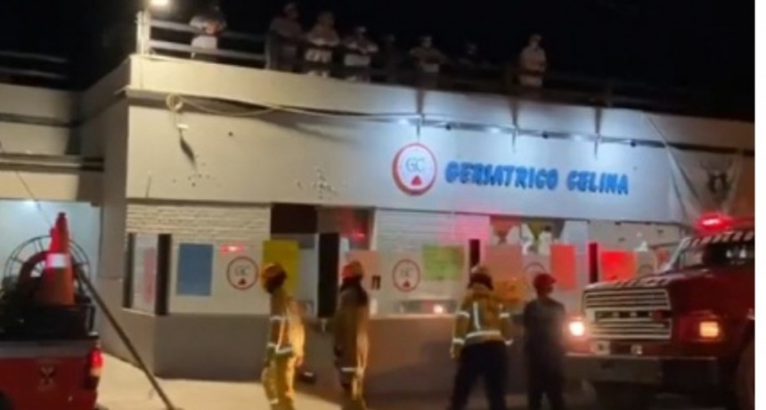 Bomberos homenajearon a los abuelos recuperados del Geriátrico Celina