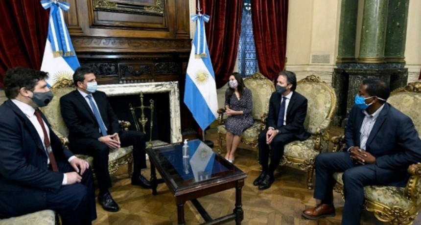 Un miembro del FMI que se reunió con Martín Guzmán y Sergio Massa dio positivo de Covid-19