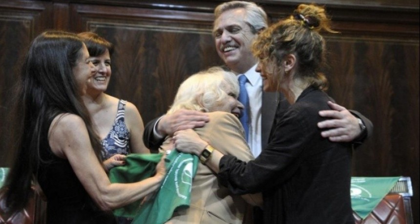 Cuáles son los dos proyectos de ley sobre el aborto que envió Alberto Fernández al Congreso