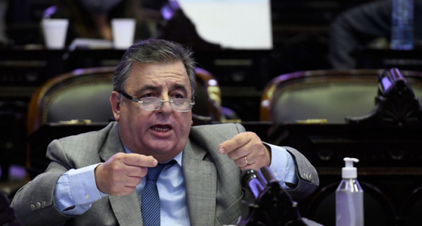 VIDEO “¡Acá tenés un diván!”: Mario Negri mandó al psicólogo a un diputado kirchnerista