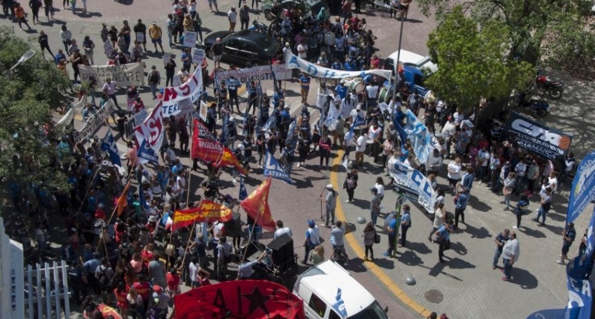 Más de 2000 personas se manifestaron en el centro contra Jalil