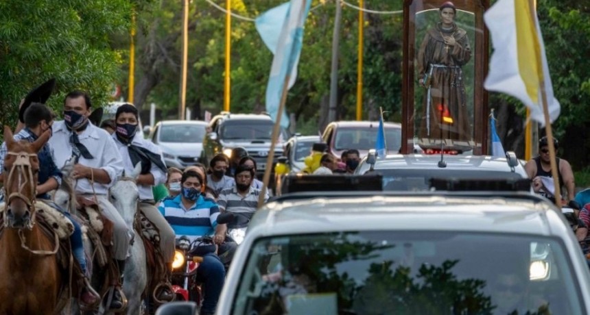 Emotivo recibimiento y entronización de la imagen de Esquiú en la casa natal