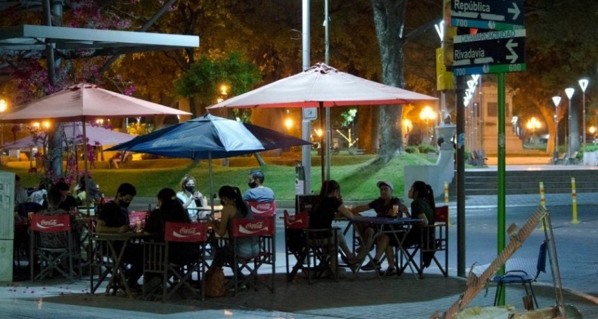 El COE dispuso la ampliación de horarios para locales gastronómicos