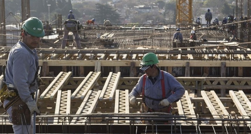 El Presidente anunció que aplicarán la ley de abastecimiento contra quienes retienen materiales de construcción