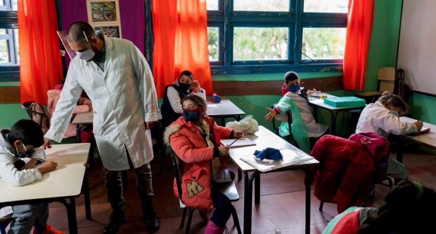 Escuelas reciben un fondo especial para la compra de insumos de prevención del COVID-19