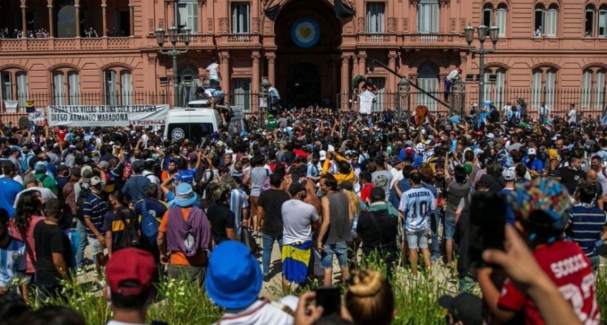 Denunciaron a Alberto Fernández por el velorio de Diego Maradona en Casa Rosada