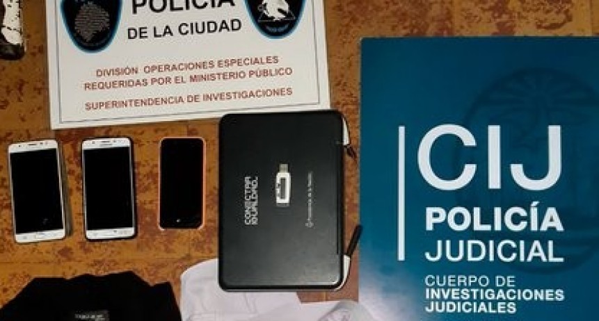 Allanaron la funeraria y la casa de los empleados que se fotografiaron junto al cuerpo de Maradona