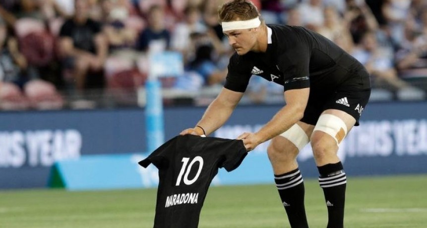 Homenaje de los All Blacks a Maradona durante el Haka