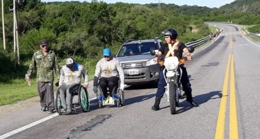 En silla de ruedas viene de Tucum&aacute;n a rendirle homenaje a la Morenita del Valle