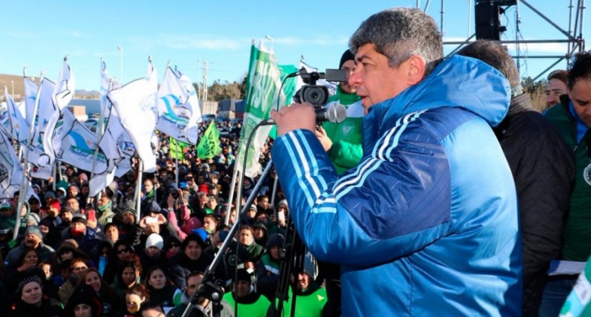 Amenaza de paro: empresarios del transporte dicen que no pueden pagar el bono de $14 mil