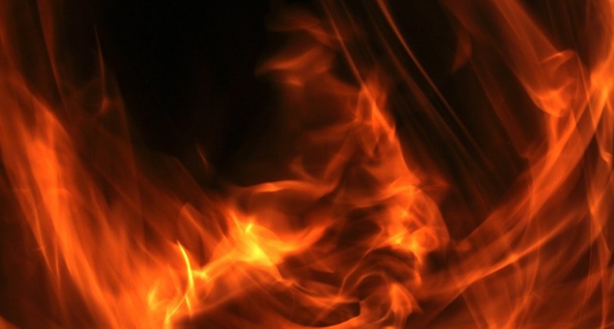 Vecinos rescataron a un hombre que qued&oacute; atrapado en el incendio de su casa