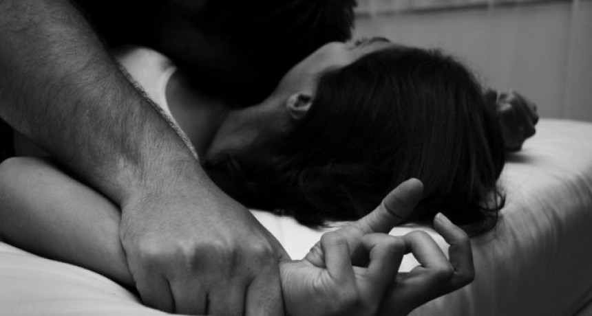 Profesor de Psicolog&iacute;a ofrec&iacute;a sesiones gratuitas a alumnas para abusarlas