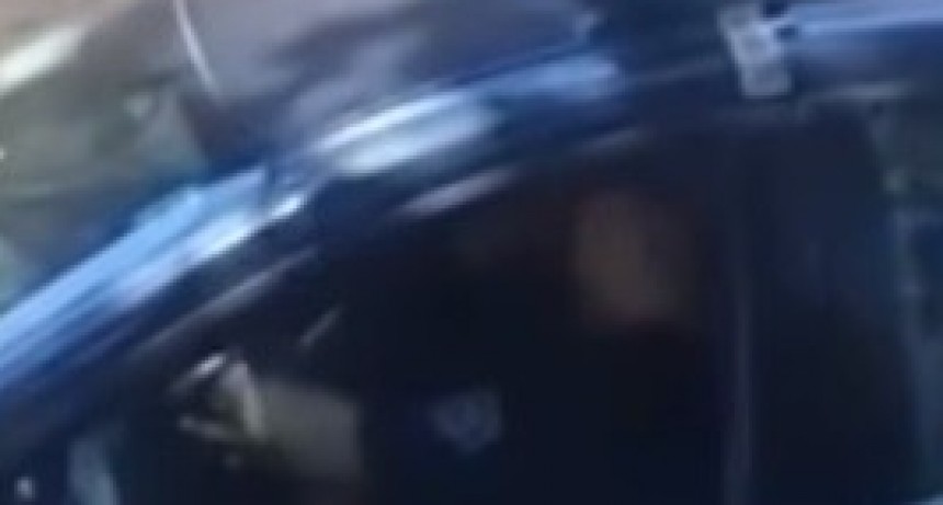 Filmaron a polic&iacute;as de Santa Fe que ten&iacute;an relaciones en el patrullero