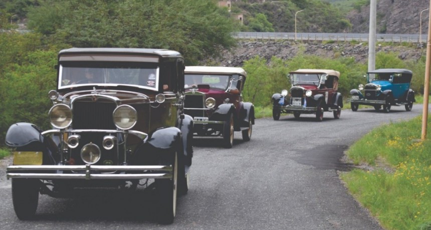 Catamarca vivió un exitoso 2do Encuentro de Autos Clásicos Multimarca