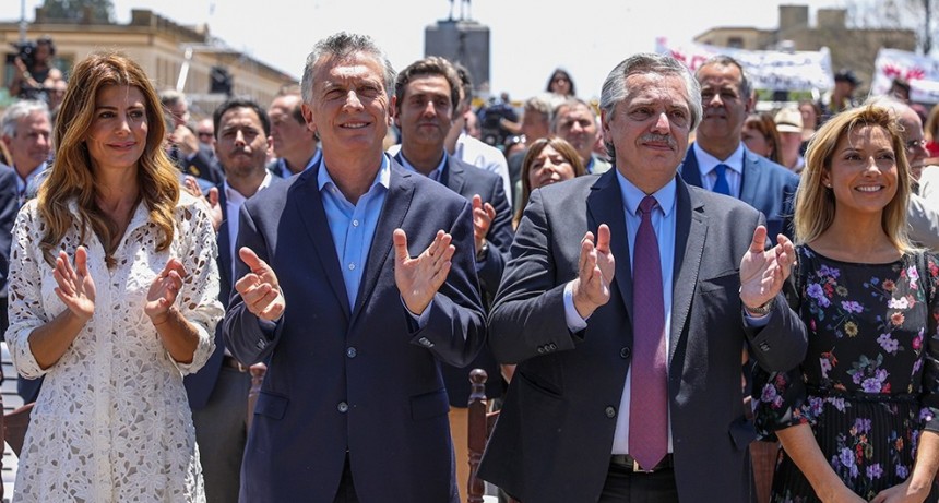 Macri recibió a Alberto Fernández antes de la misa en el Museo Enrique Udaondo