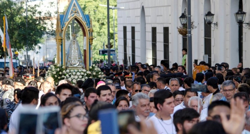 Miles de peregrinos caminaron junto a la morena Virgen del Valle 
