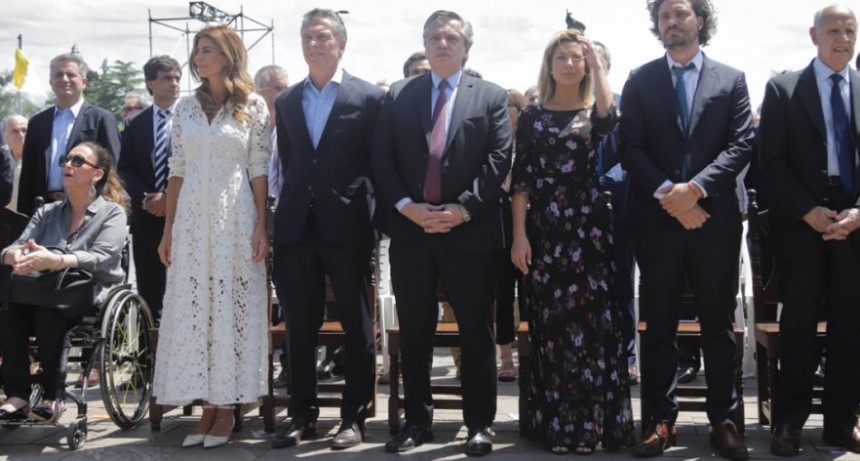 Juliana Awada y Fabiola Yañez, juntas: primer duelo de estilos