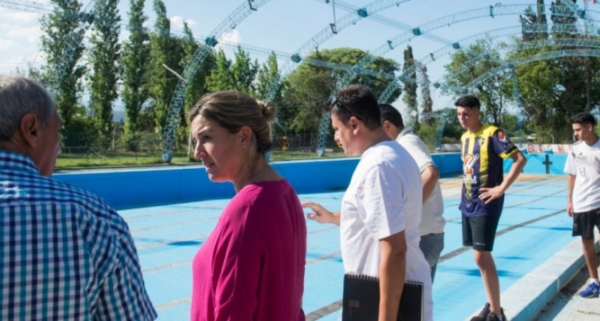 La Intendenta de Valle Viejo planifica poner en marcha la pileta municipal