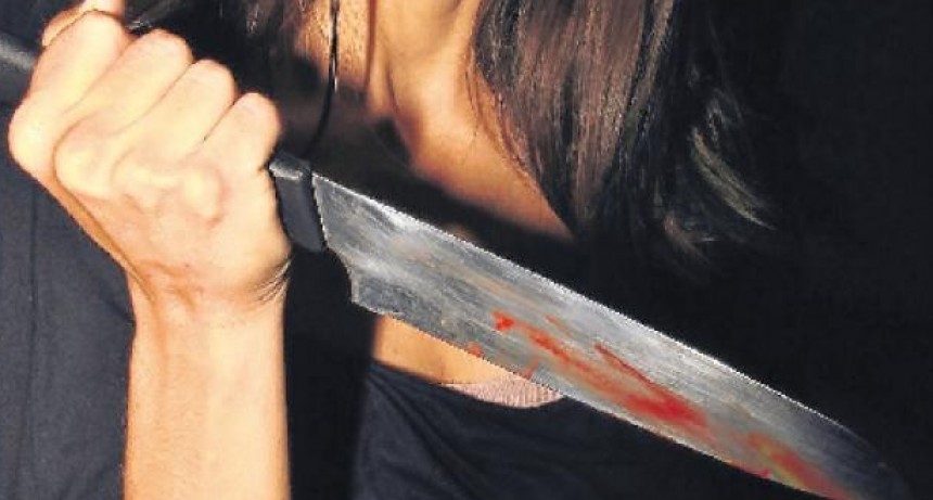 Recibió un puntazo de su ex mujer y luego prendió fuego a la vivienda