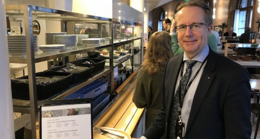 Suecia: el país donde los parlamentarios no tienen asesores propios y se pagan el café de su bolsillo