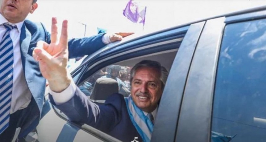 El Gobierno planea reducir el número de asesores y de autos oficiales