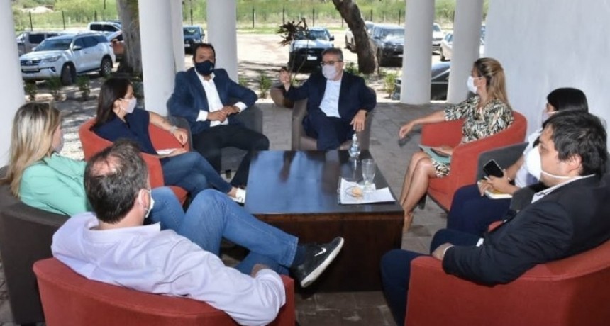 Gobierno confirmó que los IES permanecerán en Educación a pesar de la publicación en el Boletín Oficial del decreto de traspaso