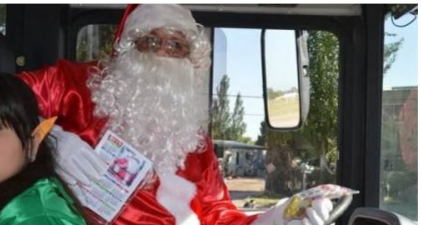  Papá Noel a bordo de la línea 108 ,recorrerá el sur capitalino para entregar golosinas a los niños