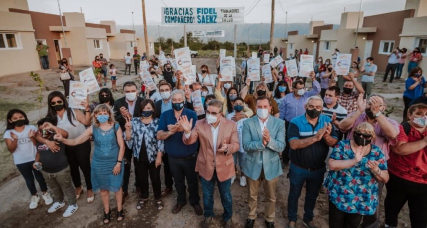 Jalil entregó 30 viviendas en Ojo de Agua para trabajadores de la sanidad