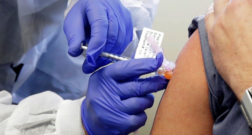 Coronavirus: Estados Unidos aprobó la vacuna de Moderna y su distribución “comenzará de inmediato”
